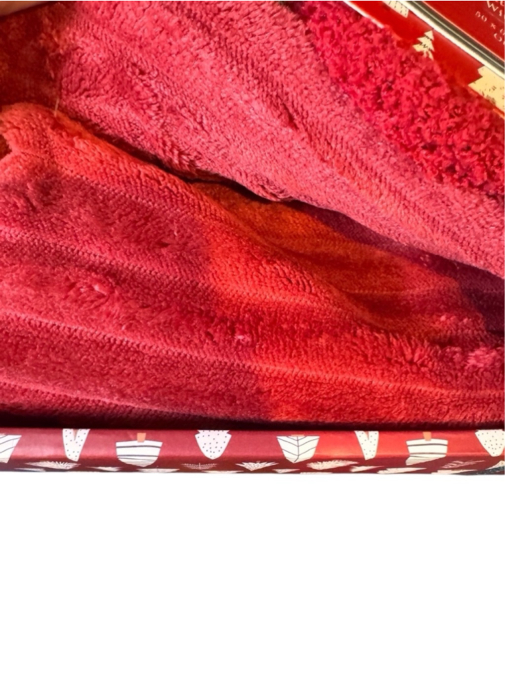 Ardour Red Sherpa Throw Gift Set with socks - Picture 2 of 3
